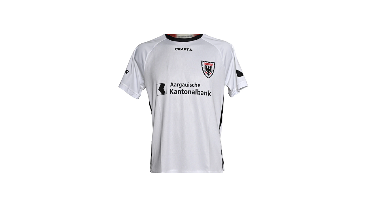 Image of Neues Heimtrikot mit Unterschrift
